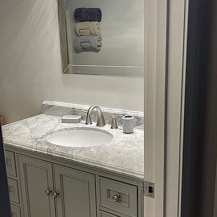 4313 Guest Bath
