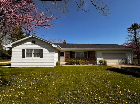 1604 Lakewood Dr, Mendota, IL 61342