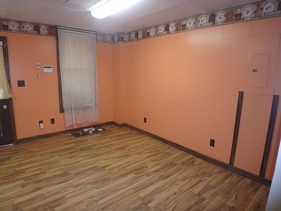 5th image of 2230 Vinton Ave