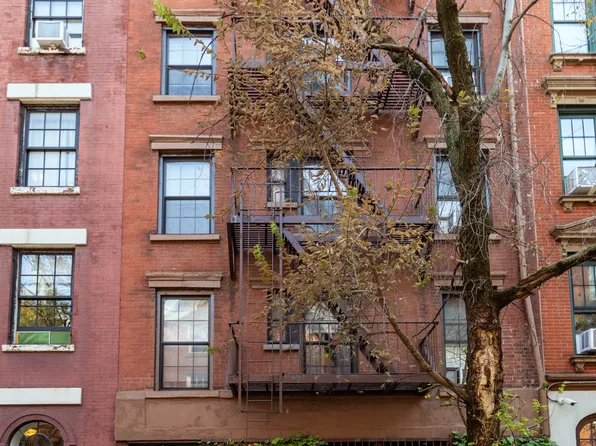 80 Horatio Street image 1 of 2