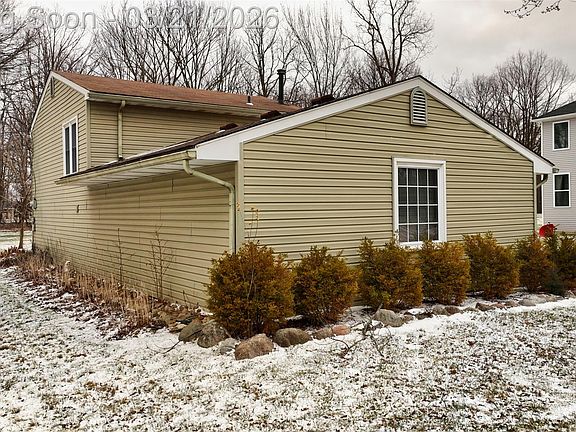 3rd image of 2202 Cook Ct