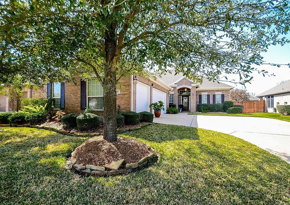Beautifully landscaped, traditional home with 3 car garage and great architectural detail.