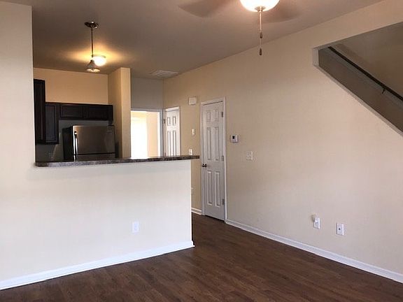 3rd image of 136 Waterstone Ln