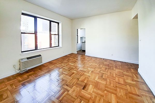 1st image of 350 E 58th St APT 3A