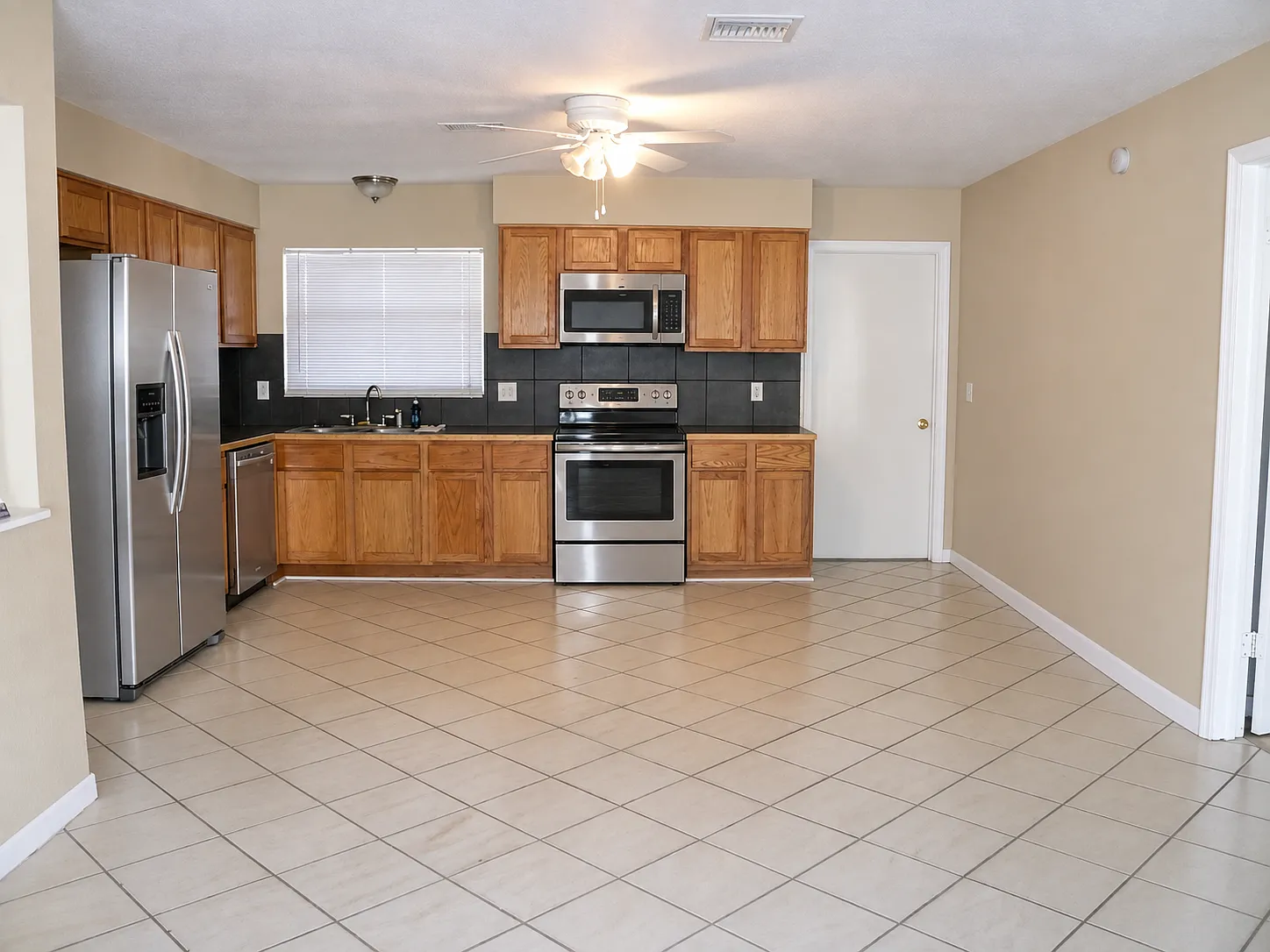 4 bed, 1703 sqft, $2,495 — Photo 3
