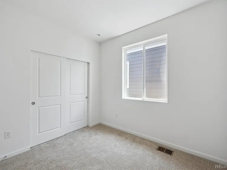 1366 Penner Dr — Photo 13