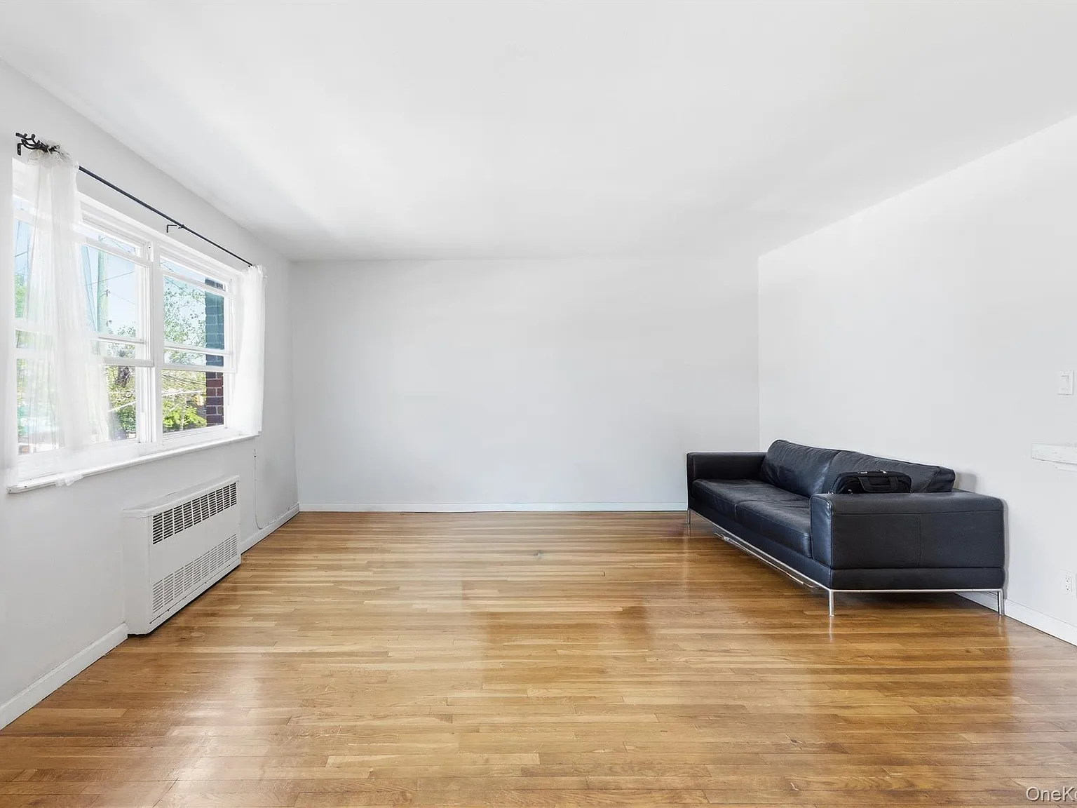 3 bed, 2.0 bath, 1146 sqft, $3,800 — Photo 2