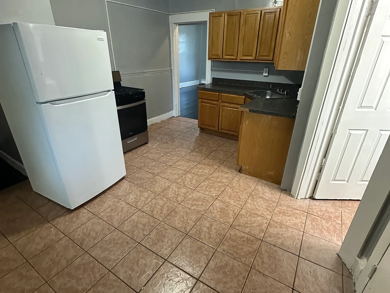 605 Wethersfield Ave — Photo 1