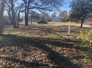 2904 Wood Knoll Dr, Bryan, TX 77803