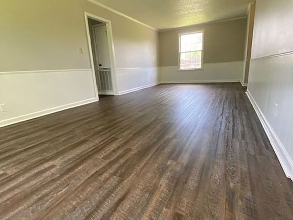 3rd image of 725 Overton Dr