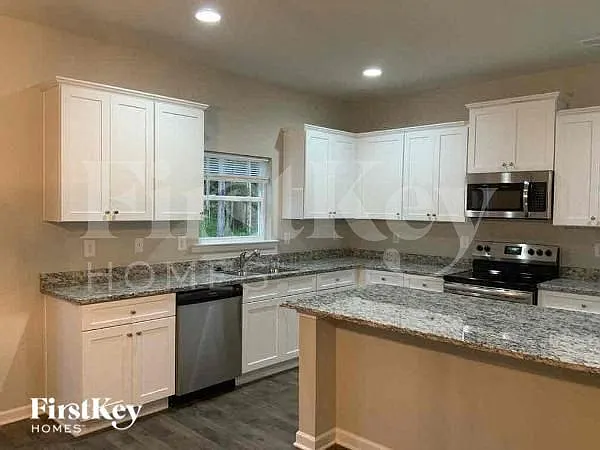 65 Channing Dr — Photo 5