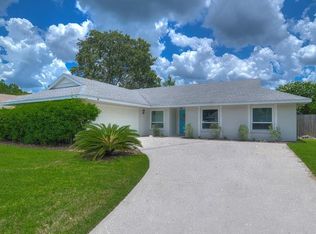 15705 Crying Wind Dr, Tampa, FL 33624