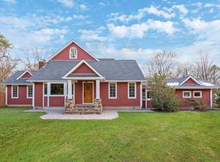 28 Stratford Ave, Dix Hills, NY 11746