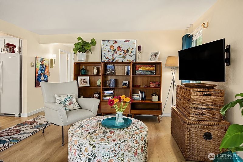 5th image of 242 4th Avenue S #1