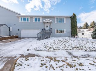 1509 Cimarron Dr, Bismarck, ND 58503