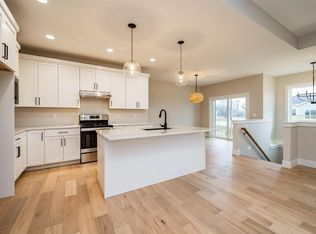 339 Meadows Field Dr NE, Cedar Rapids, IA 52402