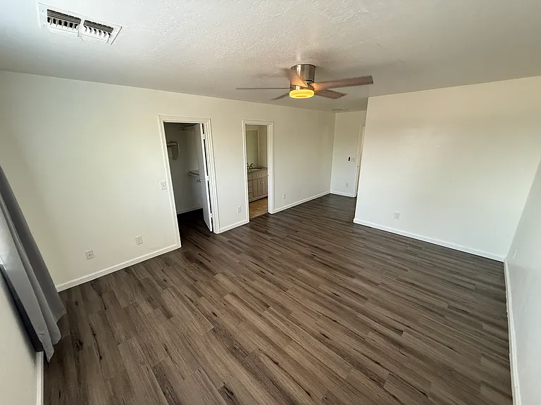 1450 E 12th Pl — Photo 19