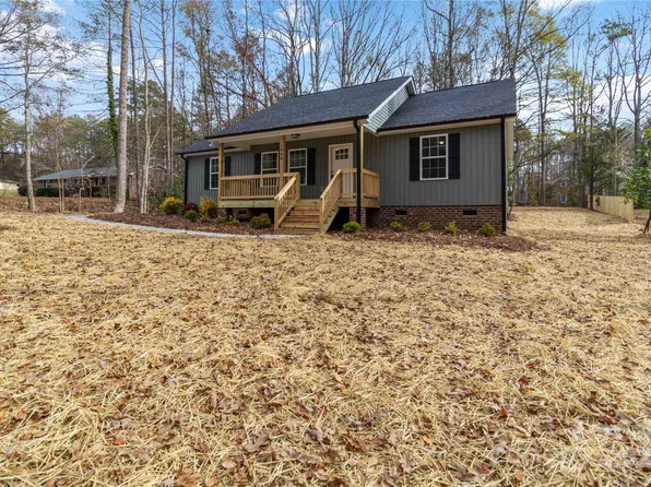 1990 Crestwood Ln, Clover, SC 29710