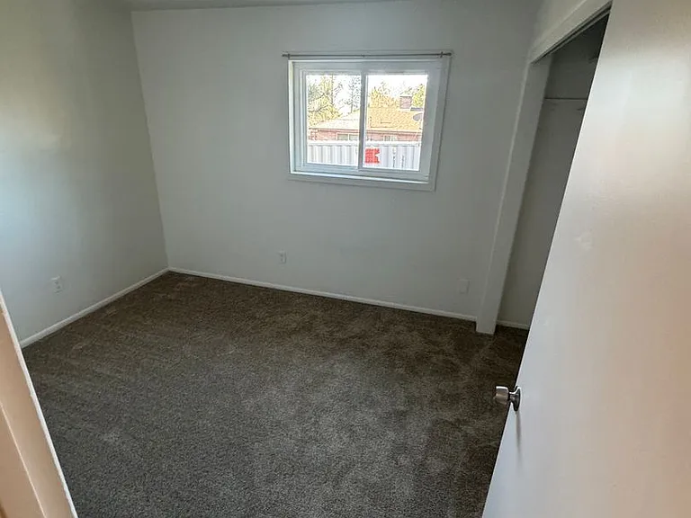 1612 N San Francisco St — Photo 9