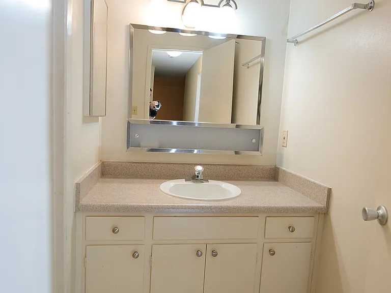 2431 Carlmont Dr #11 — Photo 16