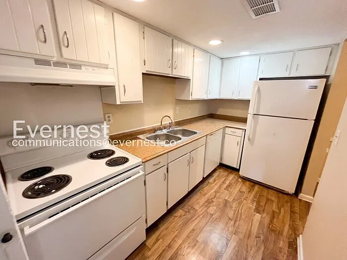2406 Lyndon Ave #4 — Photo 1