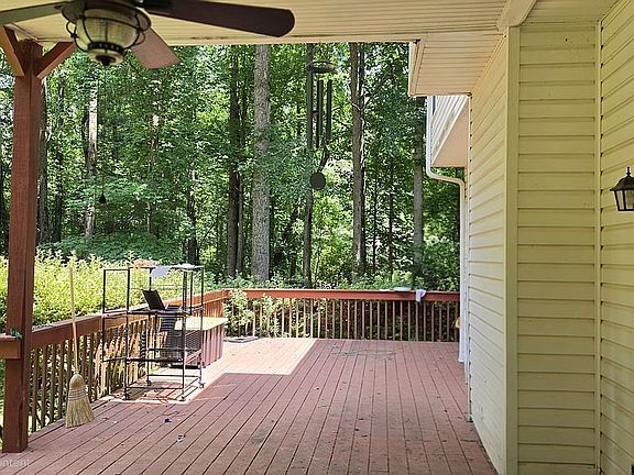4th image of 215 Ashley Trace Dr