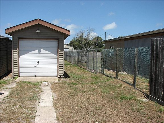 3rd image of 420 Anchor St
