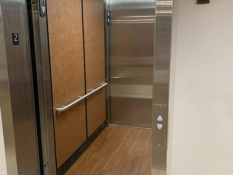 The Avalon House Apts — Photo 9