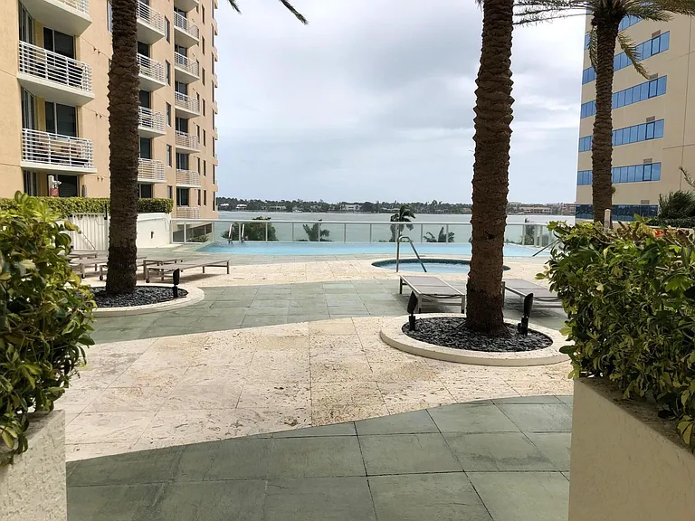 1551 N Flagler Drive Lph #17 — Photo 43