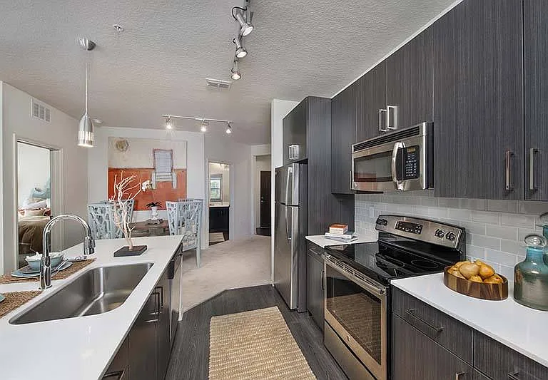 228 Sky Harbor Dr — Photo 5