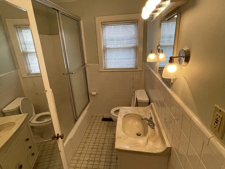 118 Northwestern Ave — Photo 8