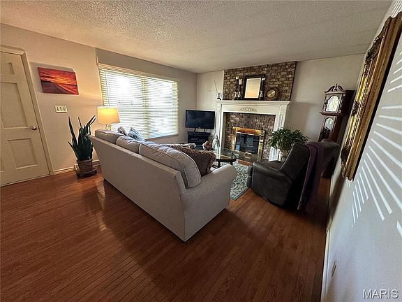 5th image of 2504 Tulip Ln