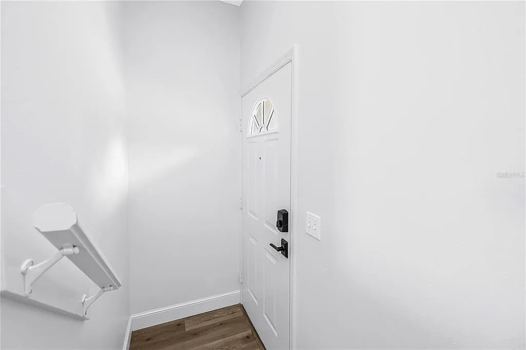 3 bed, 2.0 bath, 1604 sqft, $2,675 — Photo 3