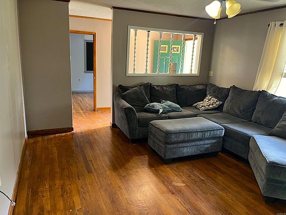 4th image of 10 Bear Mountain Rd