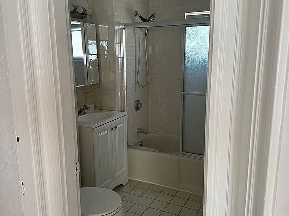 5th image of 293 Boston Ave #2