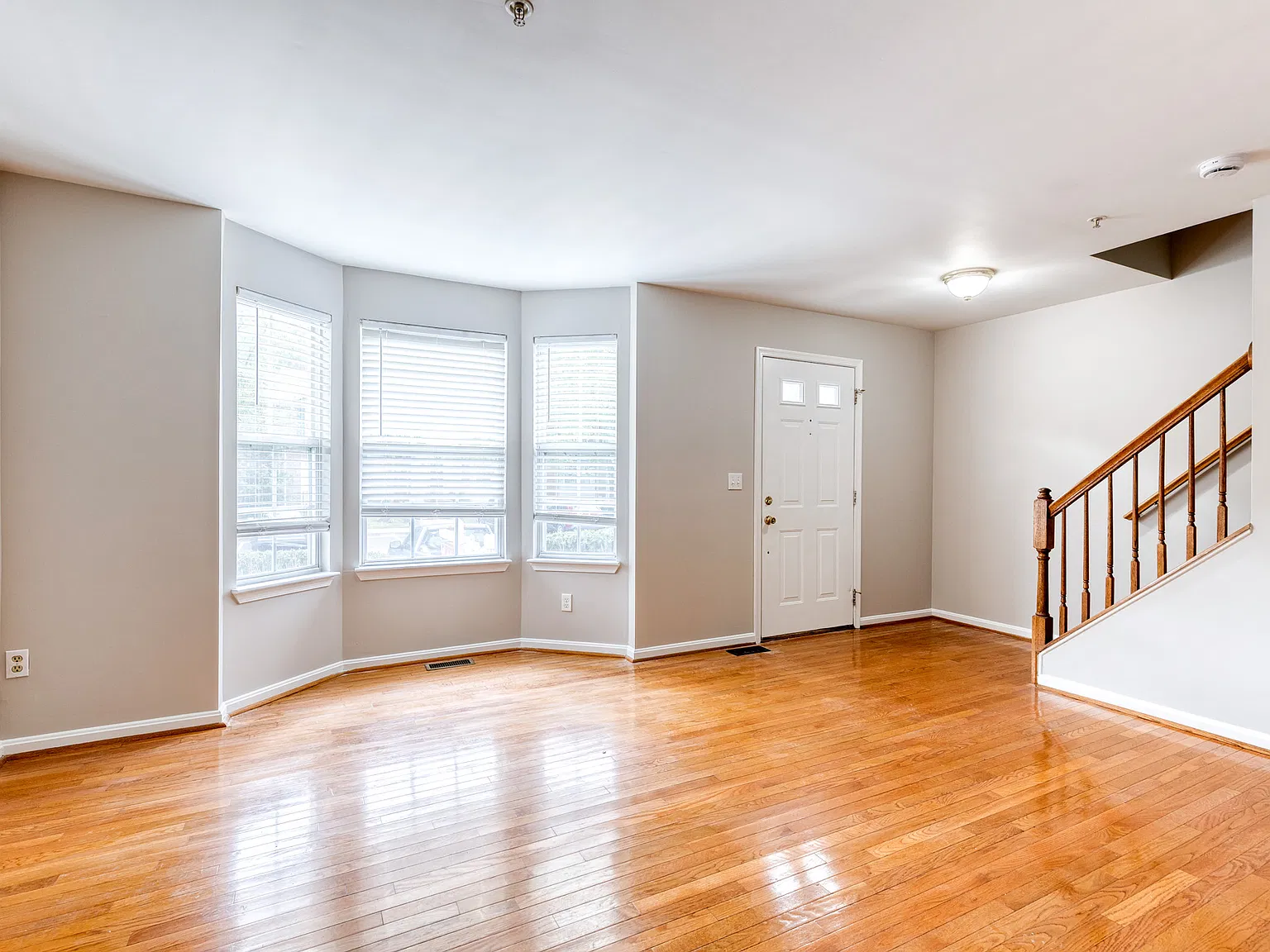 3 bed, 2.5 bath, 1712 sqft, $2,500 — Photo 2