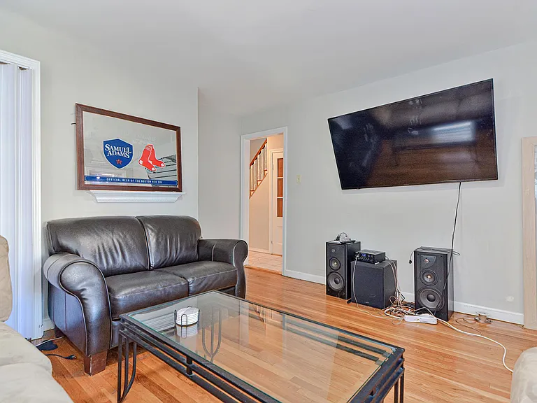 256 W 6th St #2 — Photo 3