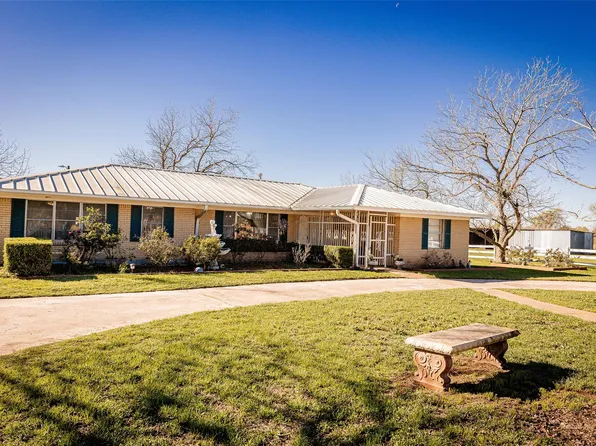 8608 Captain Scott Rd, Brenham, TX 77833