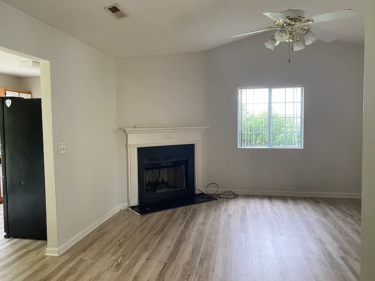 2461 Stratford Crossing Dr — Photo 4
