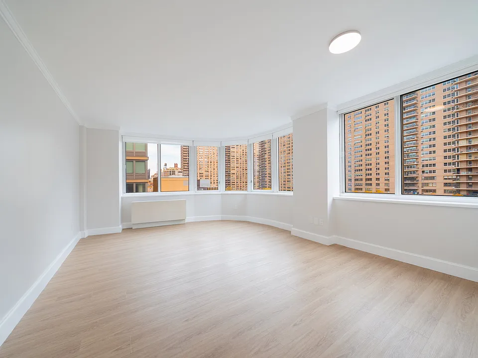 140 Riverside Blvd #1005