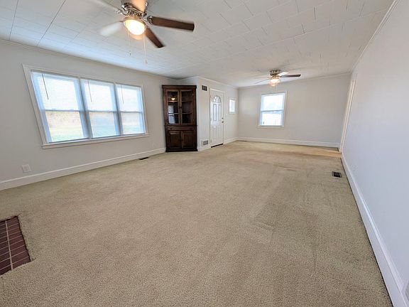 3rd image of 1129 Carpenter Dr