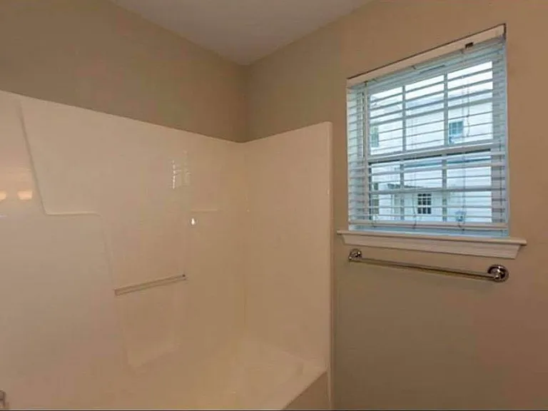 220 Segar St — Photo 11