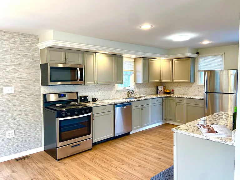 218 Highland Ave — Photo 2