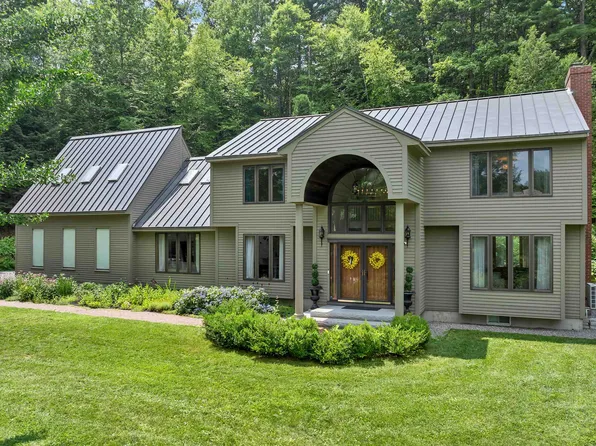 8 West Gate Drive, Bow, NH 03304