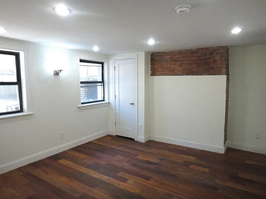 Rented by Elite NY Holdings | media 5