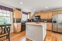 3 bed, 2.0 bath, 1049 sqft, $3,600 — Photo 3