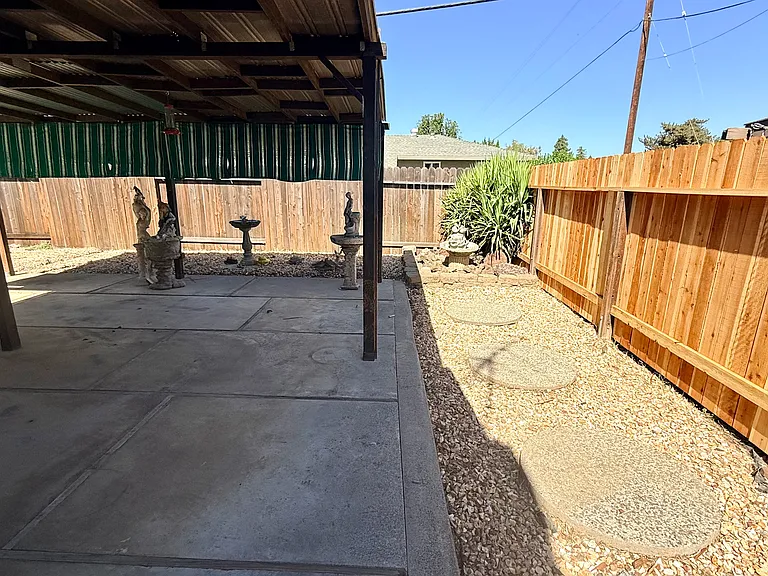 1608 Delta Dr — Photo 12
