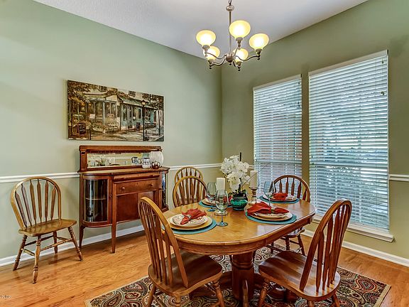 4th image of 1128 Kalmia Ct