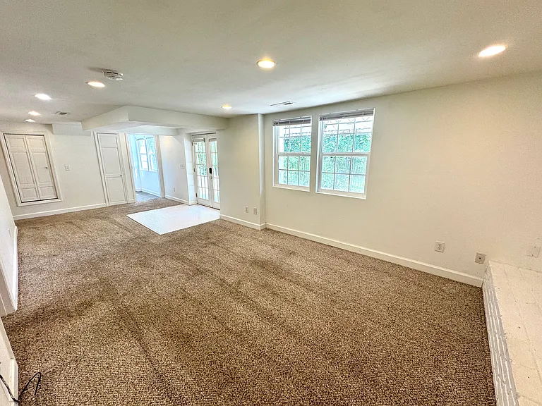 567 Whispering Hills Dr #B — Photo 7