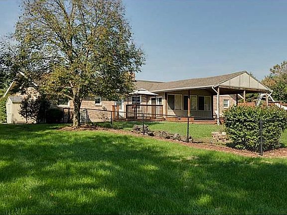 3rd image of 390 Boone Dr